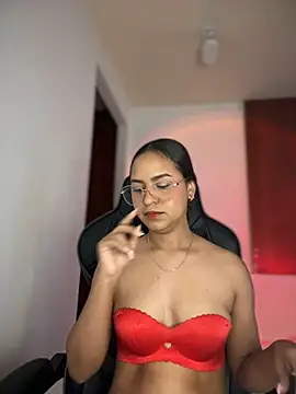 Snapshot of gretta_kler1 chatting on February 14, 1:29 pm gretta kler1 online show from February 14, 1:29 pm