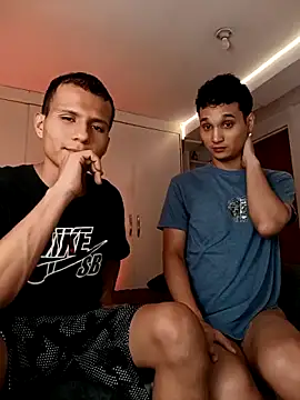 Snapshot of jaylen_and_duke chatting on October 4, 4:38 pm jaylen and duke online show from October 4, 4:38 pm