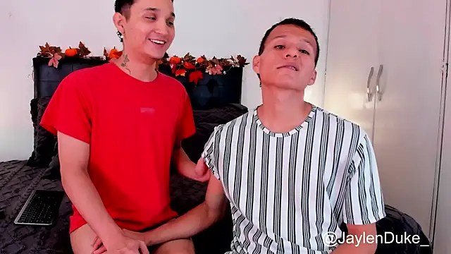 Snapshot of jaylen_and_duke chatting on October 6, 11:07 am jaylen and duke online show from October 6, 11:07 am