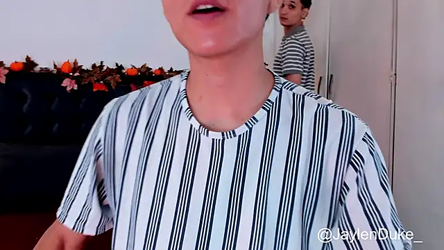 Snapshot of jaylen_and_duke chatting on October 22, 11:10 am jaylen and duke online show from October 22, 11:10 am