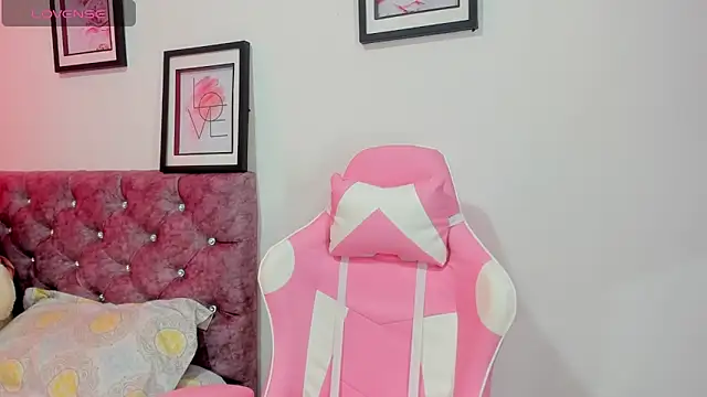 Snapshot of ashliekitty__011 chatting on November 26, 7:48 pm ashliekitty 011 online show from November 26, 7:48 pm