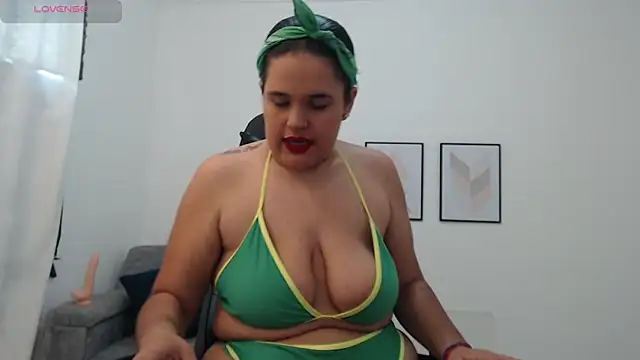 natalia curvy1 online show from September 26, 6:12 pm