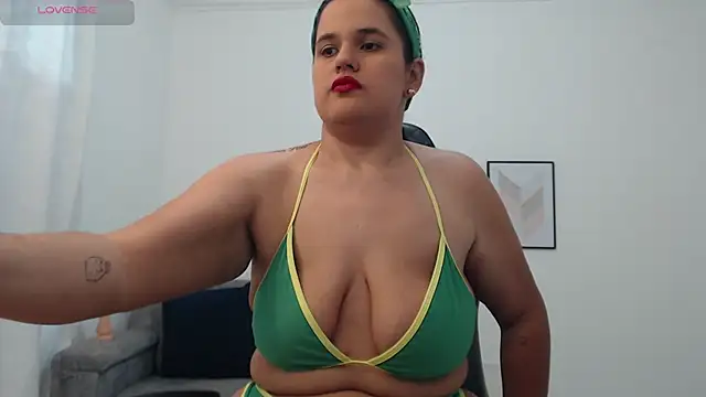 natalia curvy1 online show from October 14, 5:58 pm