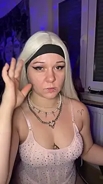 Snapshot of kinkygirl420x chatting on December 16, 8:14 pm kinkygirl420x online show from December 16, 8:14 pm