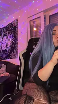 Snapshot of kinkygirl420x chatting on December 17, 8:26 pm kinkygirl420x online show from December 17, 8:26 pm