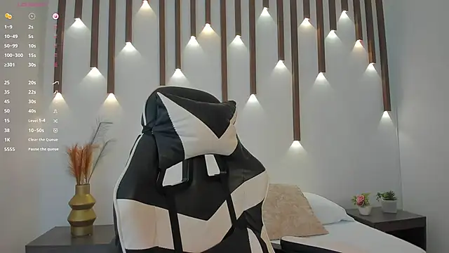 megan cooper28 online show from October 9, 9:13 pm