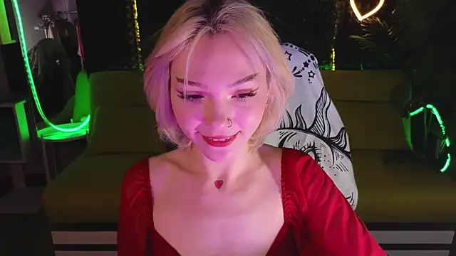 Snapshot of SandraBoyl chatting on January 13, 1:23 am SandraBoyl online show from January 13, 1:23 am