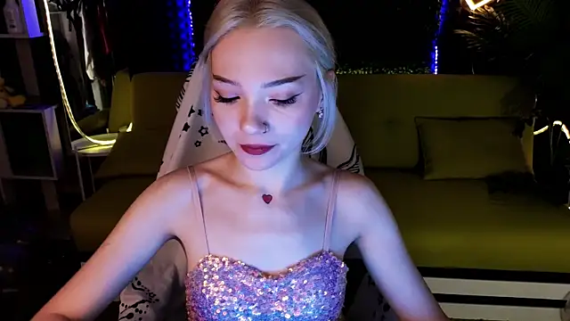 Snapshot of SandraBoyl chatting on January 19, 1:43 am SandraBoyl online show from January 19, 1:43 am