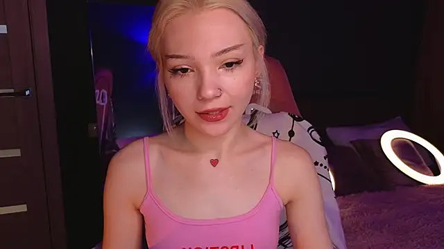 Snapshot of SandraBoyl chatting on January 20, 1:18 am SandraBoyl online show from January 20, 1:18 am