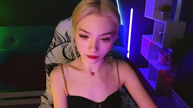 Snapshot of SandraBoyl chatting on February 2, 1:02 am SandraBoyl online show from February 2, 1:02 am