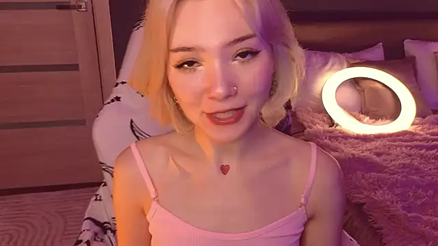 Snapshot of SandraBoyl chatting on February 4, 4:15 am SandraBoyl online show from February 4, 4:15 am