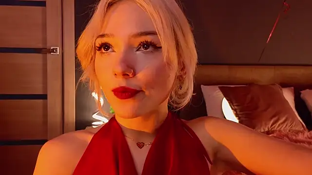 Snapshot of SandraBoyl chatting on March 7, 4:13 am SandraBoyl online show from March 7, 4:13 am