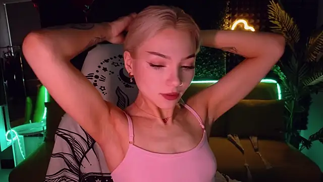 Snapshot of SandraBoyl chatting on March 20, 1:13 am SandraBoyl online show from March 20, 1:13 am