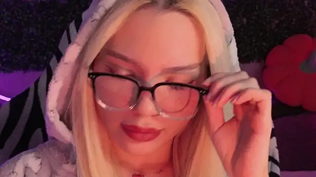 Snapshot of SandraBoyl chatting on November 23, 8:58 am SandraBoyl online show from November 23, 8:58 am