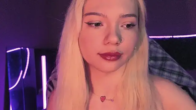 Snapshot of SandraBoyl chatting on November 25, 2:22 am SandraBoyl online show from November 25, 2:22 am