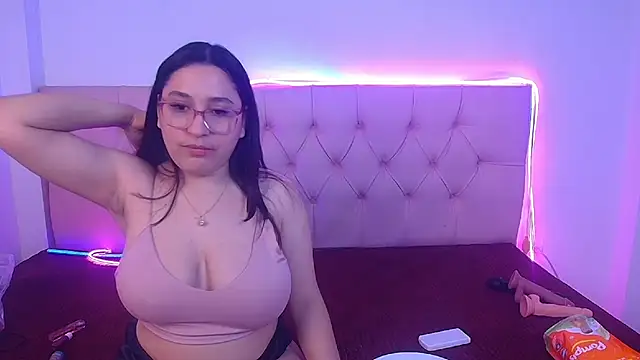 Little Cuttie  online show from January 4, 5:48 am