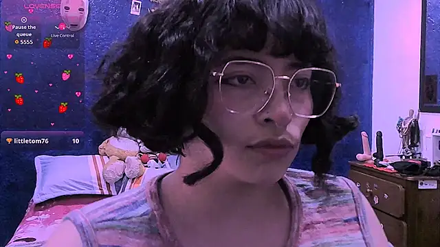 NinaYellow online show from March 10, 1:05 pm