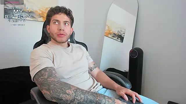 Snapshot of LucianSinclair chatting on December 1, 5:13 pm LucianSinclair online show from December 1, 5:13 pm