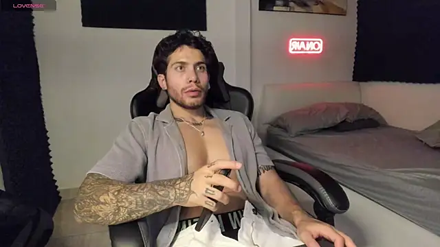 LucianSinclair online show from December 21, 3:35 am