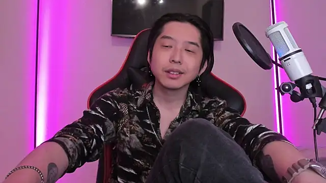 Snapshot of wexlee7 chatting on October 4, 2:04 pm wexlee7 online show from October 4, 2:04 pm