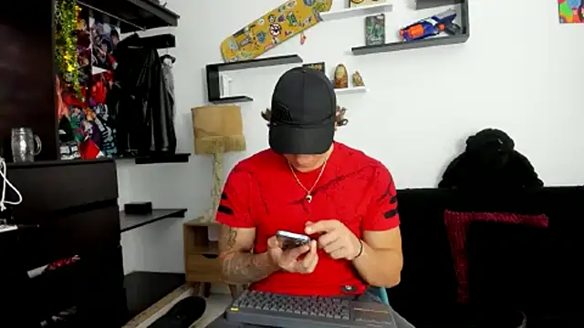 Tom Krakow online show from February 25, 8:51 pm