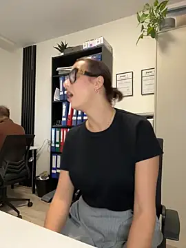 Hii Lolla online show from October 1, 6:08 am