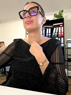 Hii Lolla online show from December 2, 7:03 am