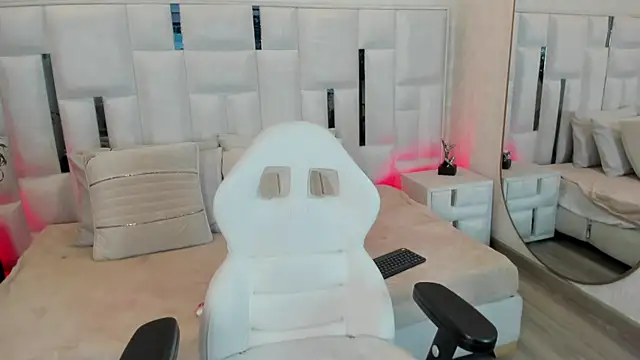 Snapshot of imkrystall chatting on November 28, 9:17 pm imkrystall online show from November 28, 9:17 pm