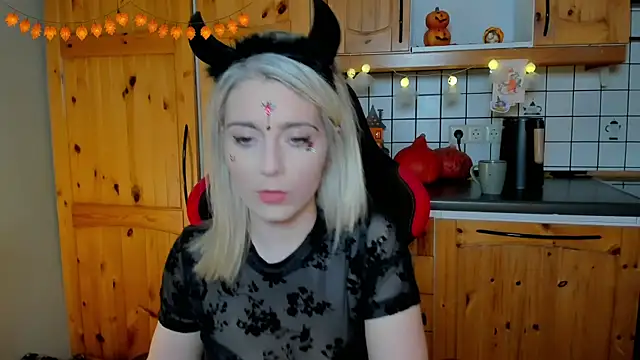 Lisaonthemoon online show from October 26, 8:26 pm