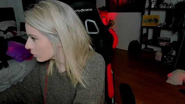 Lisaonthemoon online show from February 3, 6:13 pm