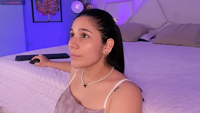 Snapshot of bellaa_becca chatting on November 28, 9:28 pm bellaa becca online show from November 28, 9:28 pm