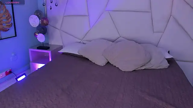 Snapshot of bellaa_becca chatting on December 14, 4:23 pm bellaa becca online show from December 14, 4:23 pm