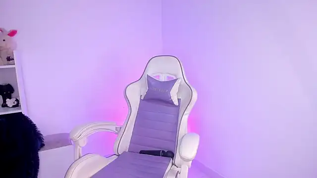 Snapshot of lili_turner chatting on April 15, 6:37 pm lili turner online show from April 15, 6:37 pm