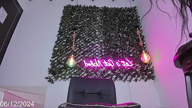 Snapshot of Brianna_Stars chatting on December 7, 8:27 pm Brianna Stars online show from December 7, 8:27 pm