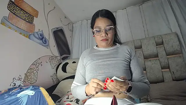 Snapshot of KEYRA-MILLER- chatting on February 14, 2:30 am KEYRA-MILLER- online show from February 14, 2:30 am