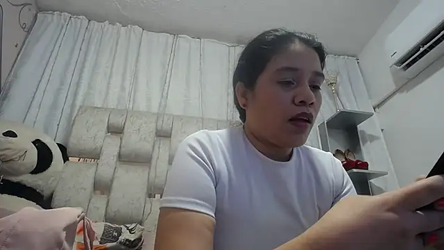 Snapshot of KEYRA-MILLER- chatting on February 16, 1:46 am KEYRA-MILLER- online show from February 16, 1:46 am