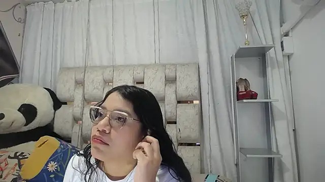 Snapshot of KEYRA-MILLER- chatting on March 10, 2:05 am KEYRA-MILLER- online show from March 10, 2:05 am