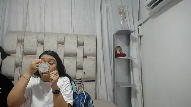 Snapshot of KEYRA-MILLER- chatting on March 16, 1:33 am KEYRA-MILLER- online show from March 16, 1:33 am