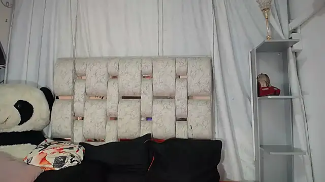 Snapshot of KEYRA-MILLER- chatting on March 27, 1:44 am KEYRA-MILLER- online show from March 27, 1:44 am