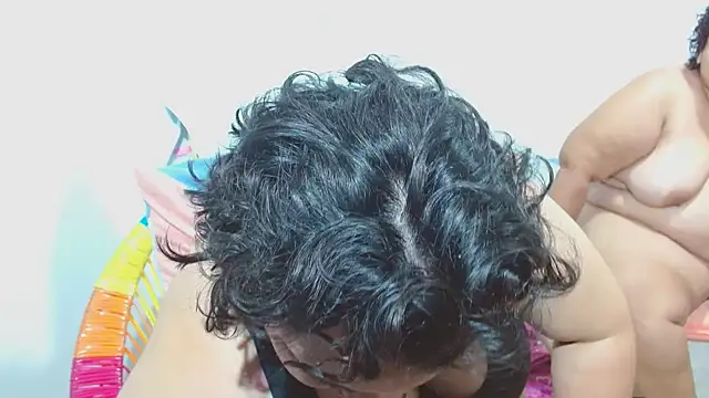 Snapshot of big_small_h0rny_ chatting on October 16, 12:22 am big small h0rny online show from October 16, 12:22 am