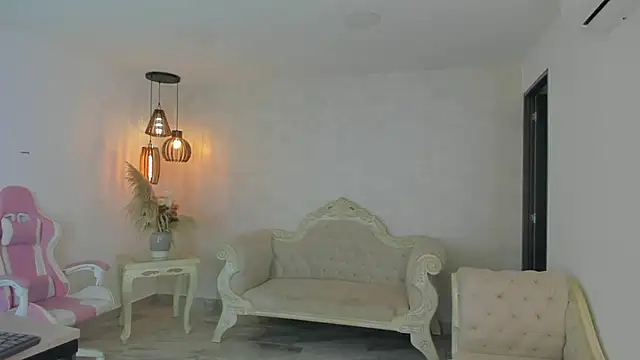 Snapshot of shantallknowless chatting on January 30, 12:48 pm shantallknowless online show from January 30, 12:48 pm