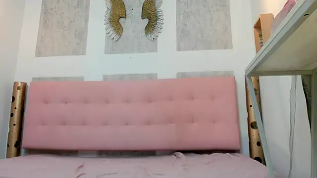 Cloeandtyfanny online show from January 6, 2:10 pm