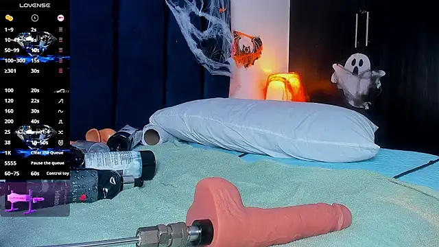 Issac james  online show from October 31, 4:35 am