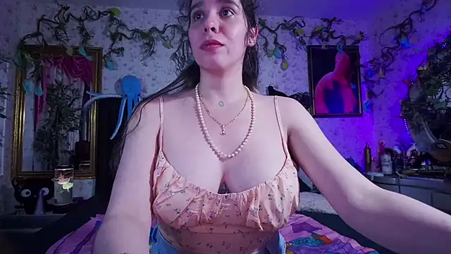 Elizabeth77  online show from March 6, 10:15 pm