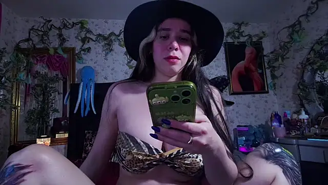 Snapshot of Elizabeth77_ chatting on October 12, 10:25 am Elizabeth77 online show from October 12, 10:25 am