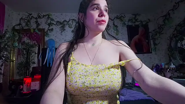 Snapshot of Elizabeth77_ chatting on October 19, 10:27 am Elizabeth77 online show from October 19, 10:27 am