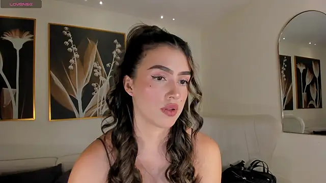 PaulinaSantos  online show from February 5, 8:24 pm