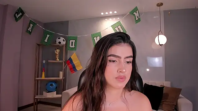 PaulinaSantos  online show from June 15, 8:22 pm