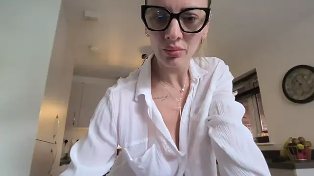 SweetMonicaUK online show from October 15, 8:58 am