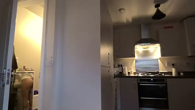 SweetMonicaUK online show from December 4, 9:18 am